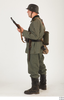 Photo man in German uniform with rifle WW II 3…